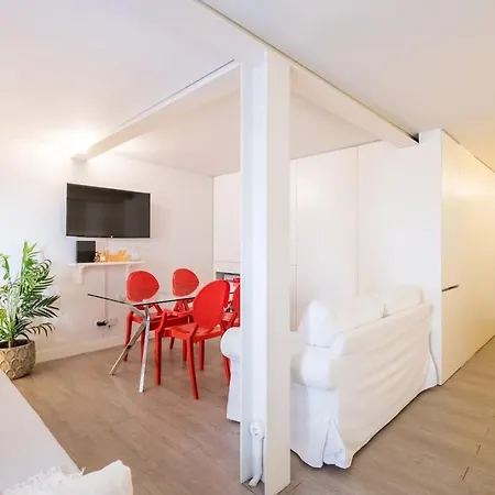 Sunny & Lovely W/ Patio By Lovelystay Lisbon